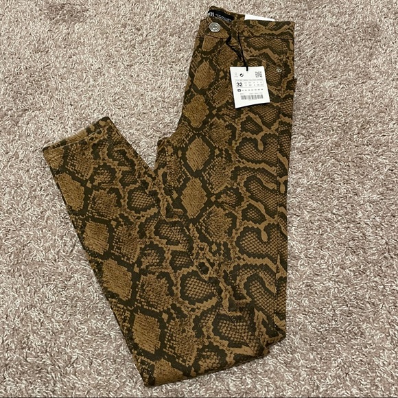 SOLD NWT Zara Snakeskin Jeans - Picture 5 of 6